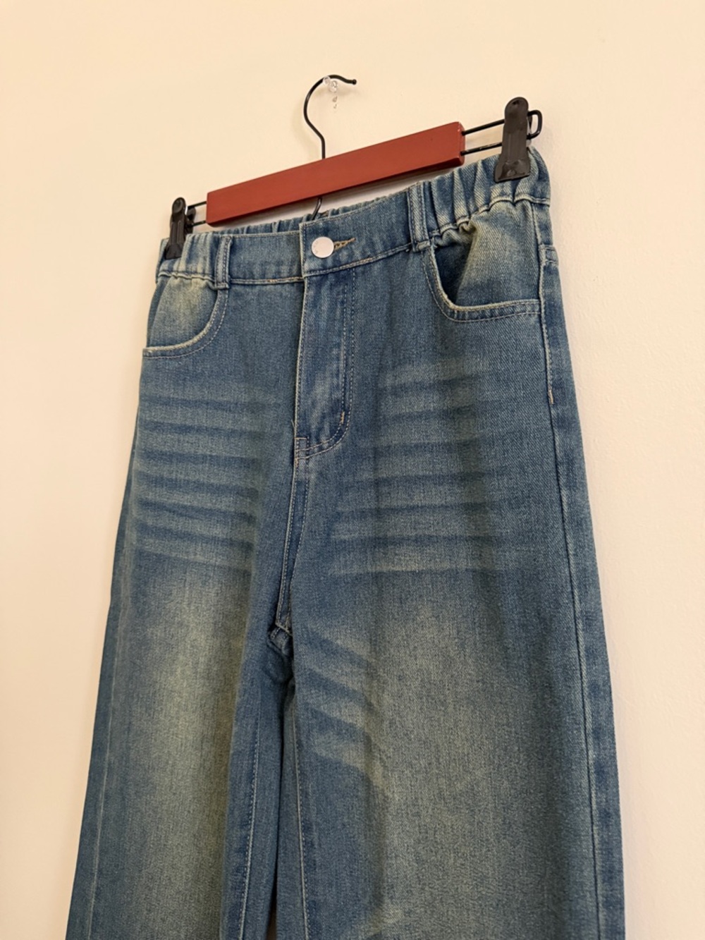Wide Leg High-Rise Women’s Jeans in Blue - Picture 5 of 14